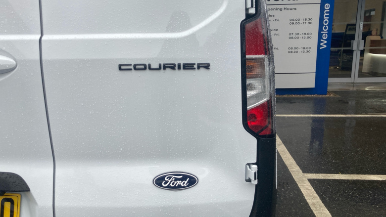 Ford Transit Courier E-Transit Courier 100kW 43kWh Limited Van Auto